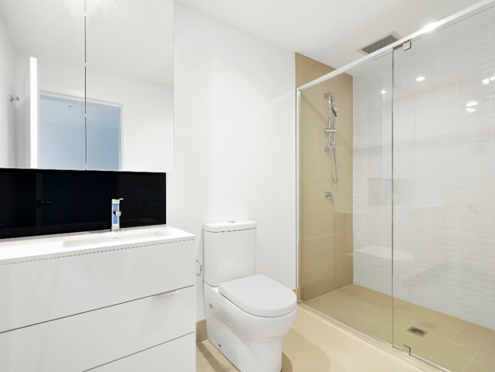 Ruimtebesparende douchecabines voor kleine badkamers: