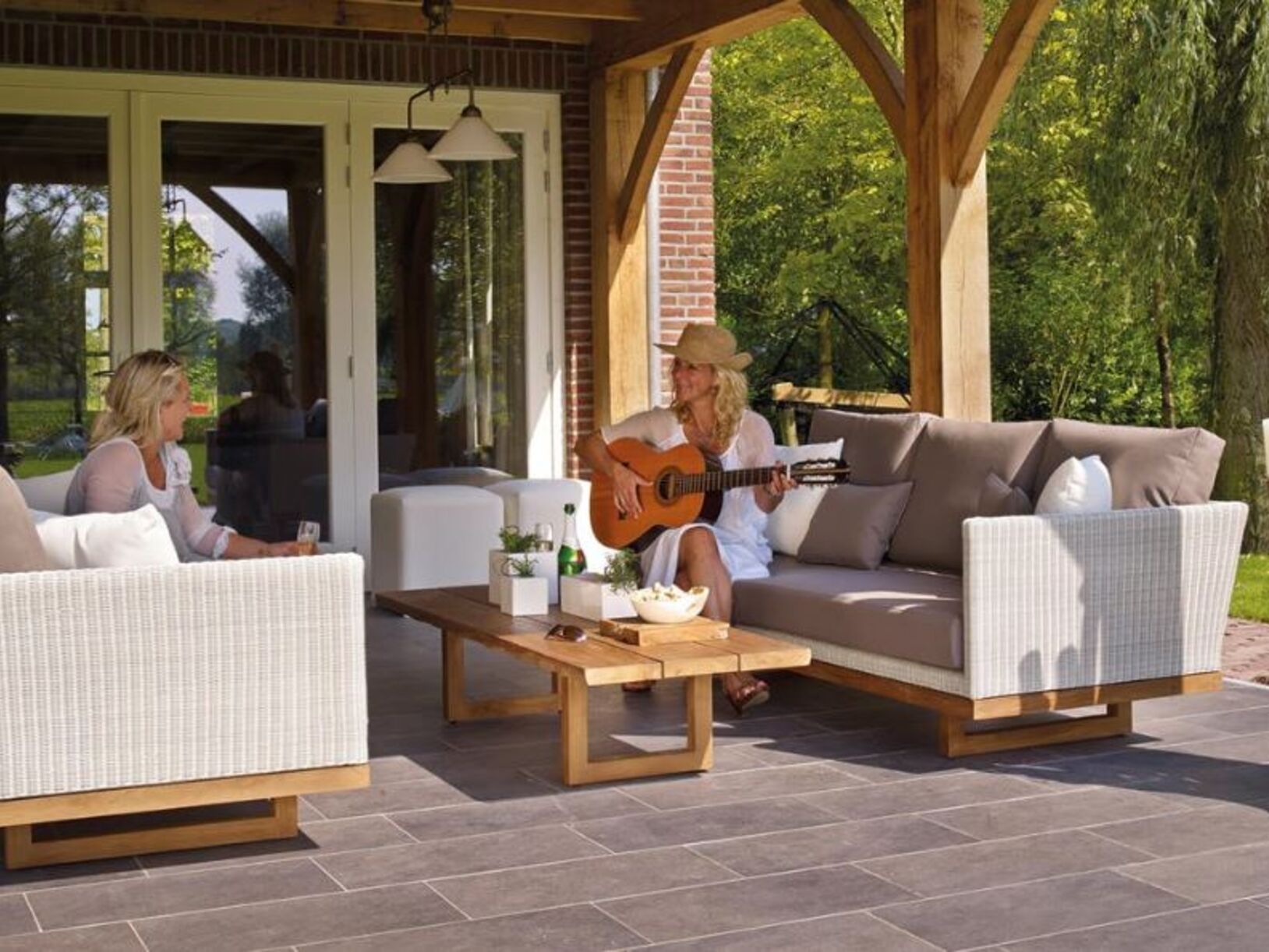 Zo breng je een oude tuinset weer tot leven