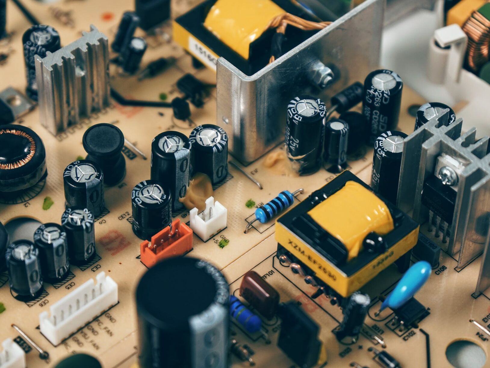 Materieel voor elektronische installaties